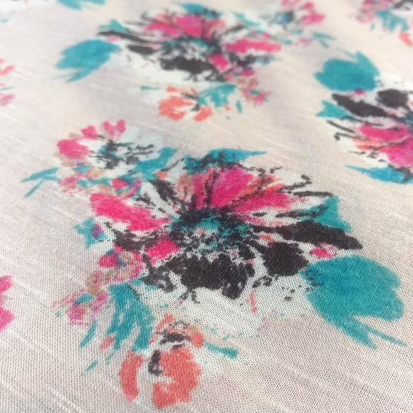 Floral top - Picture 2 of 5